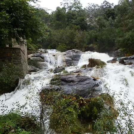 Paraiso Natural Con Cascada *